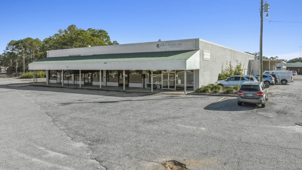 Exterior view of Sunset Plaza in Moultrie, GA, showcasing the building's facade and surrounding landscape.