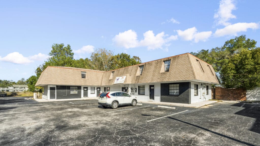 Exterior view of 2941 NE 3rd St, Ocala, FL, showcasing the property and surrounding landscape.