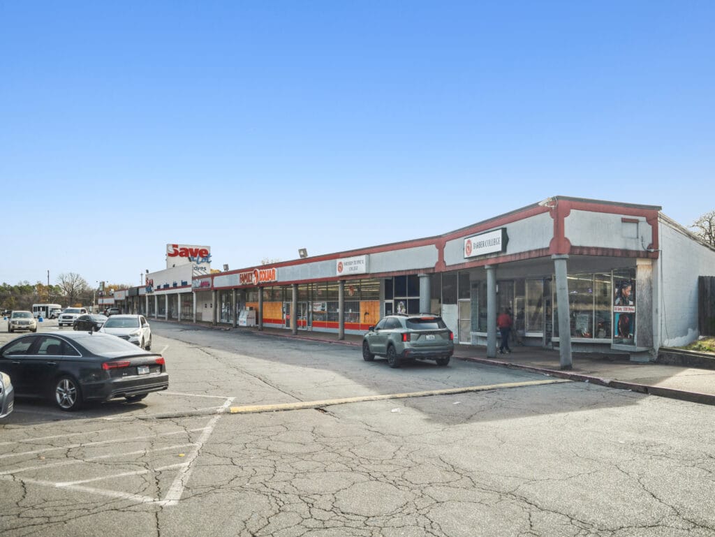 Exterior view of 40044 2619 Pike Ave in Little Rock, AR, showcasing the building's architecture and surrounding landscape.