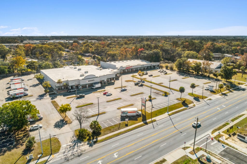 Exterior view of 40058 3118 Edgewood Ave W in Jacksonville, showcasing the building's architecture and surrounding landscape.