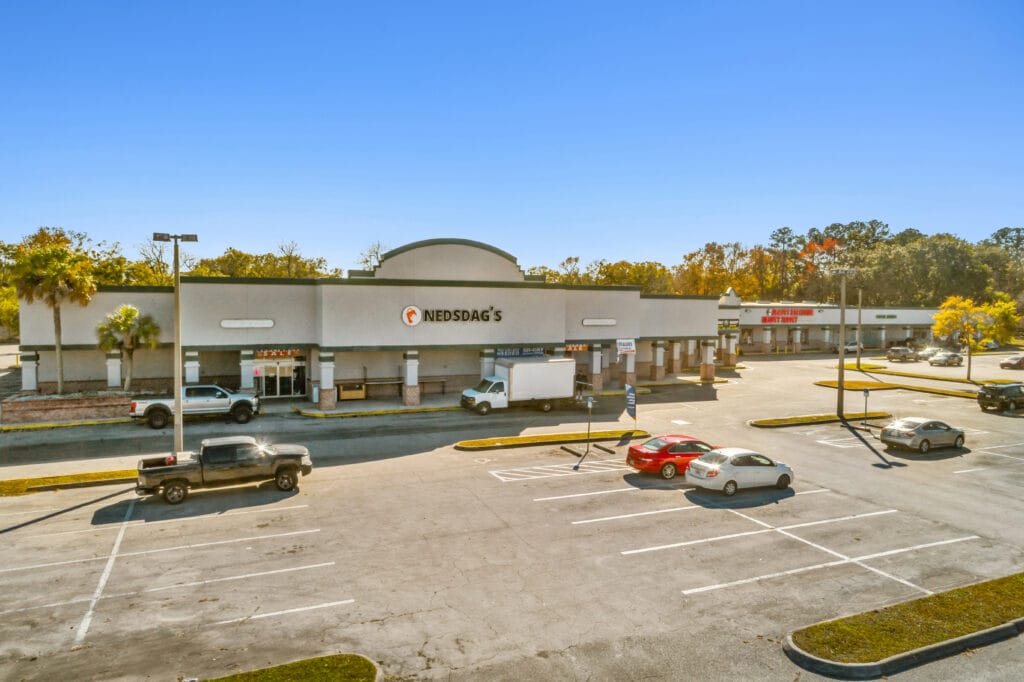 Exterior view of 40058 3118 Edgewood Ave W in Jacksonville, showcasing the building's architecture and surrounding landscape.