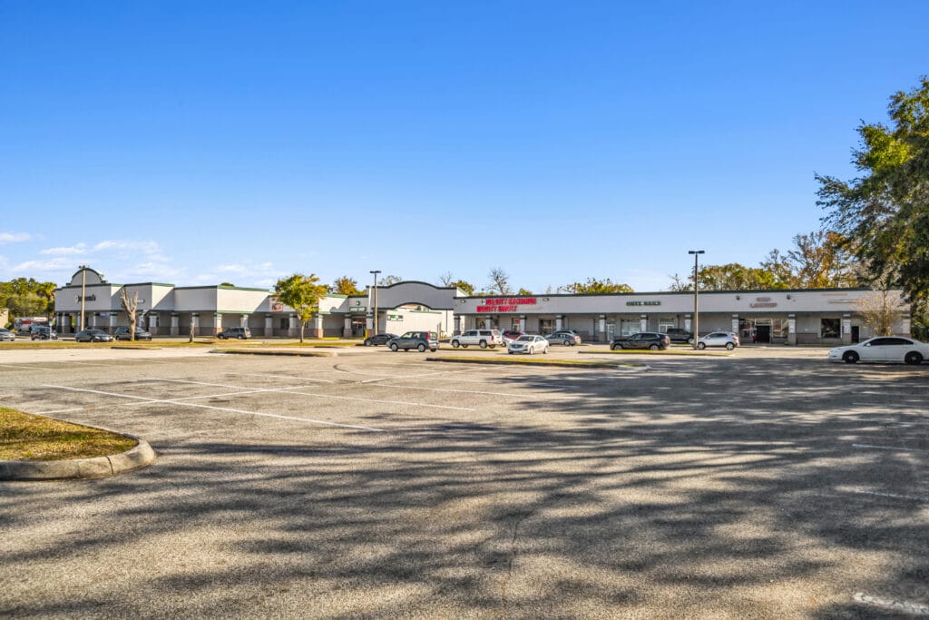 Exterior view of 40058 3118 Edgewood Ave W, featuring a modern design and landscaped surroundings.