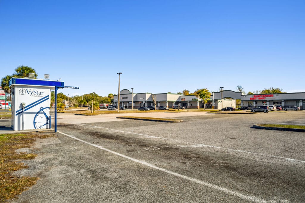 Exterior view of 40058 3118 Edgewood Ave W in Jacksonville, showcasing the building's architecture and surrounding landscape.