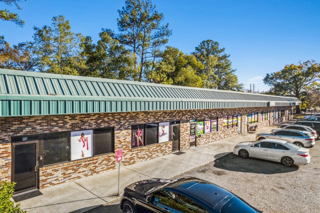 Exterior view of 2851 Edgewood Ave N in Jacksonville, showcasing a modern building with landscaping.