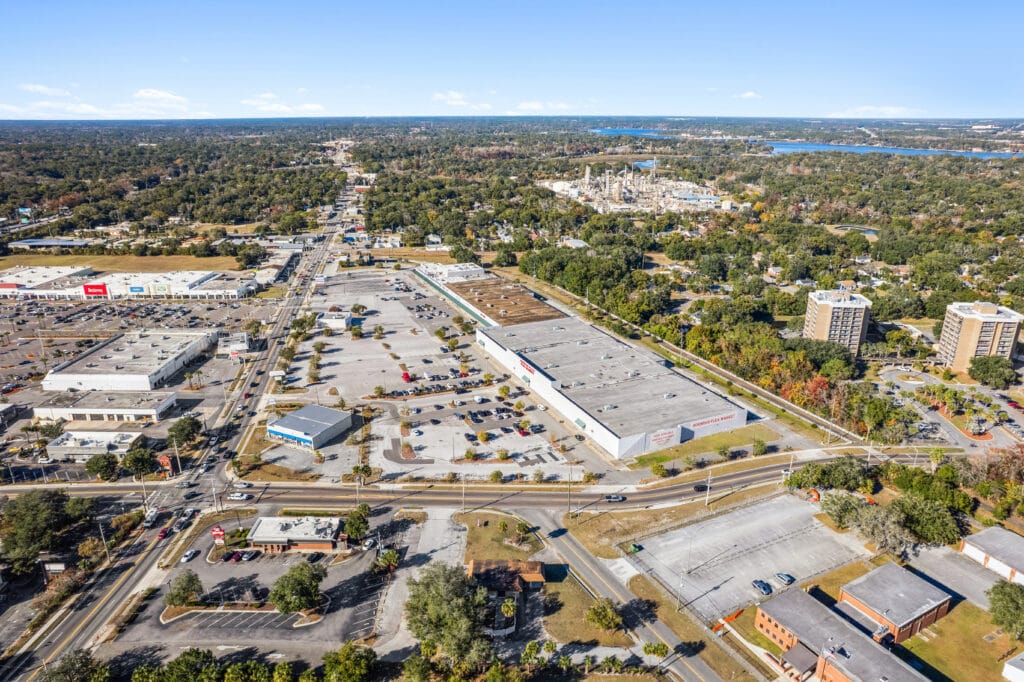 Exterior view of Norwood Plaza Flea Market in Jacksonville, showcasing the building's signage and surrounding area.