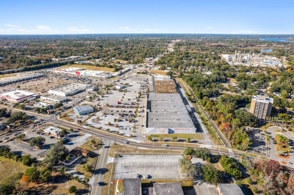 Exterior view of Norwood Plaza Flea Market in Jacksonville, showcasing its signage and surrounding area.