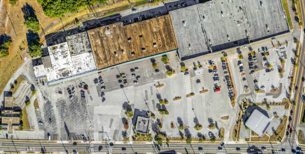 Exterior view of Norwood Plaza Flea Market in Jacksonville, showcasing the building's signage and surrounding area.