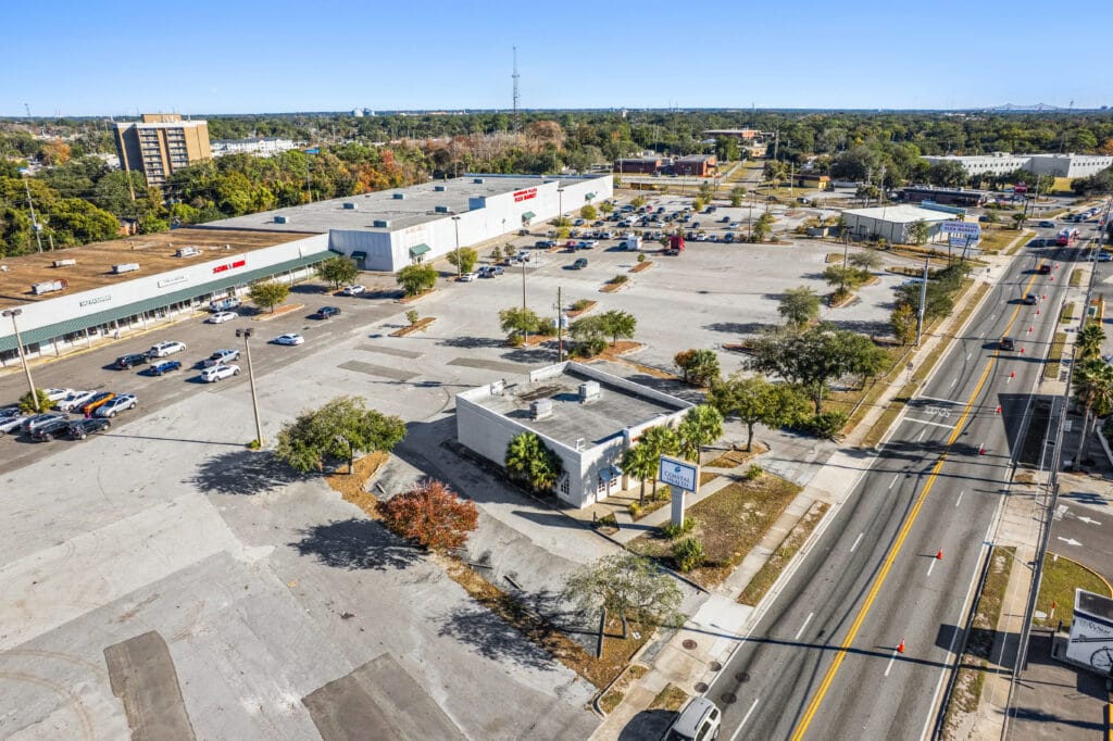 Exterior view of 5451 Norwood Ave in Jacksonville, showcasing a commercial building with a parking lot.