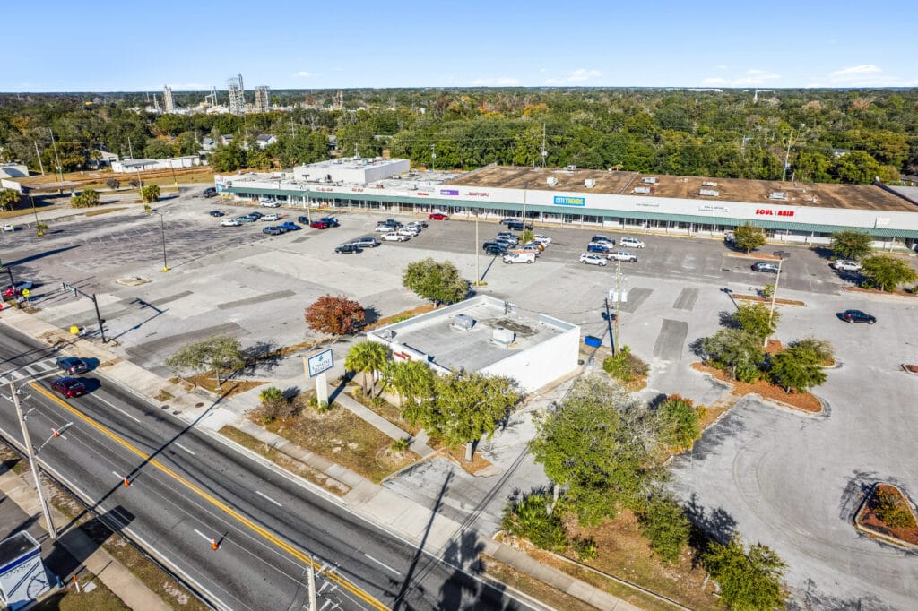 Exterior view of Norwood Plaza Flea Market in Jacksonville, showcasing the building's signage and surrounding area.