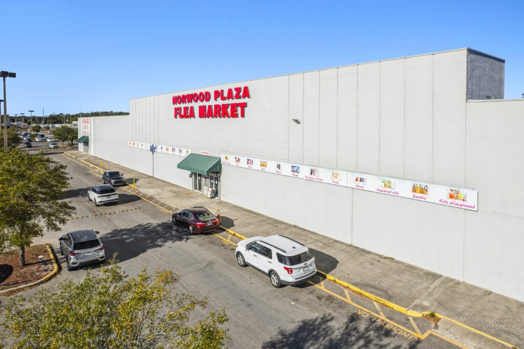 Exterior view of Norwood Plaza Flea Market in Jacksonville, showcasing the building's signage and surrounding area.