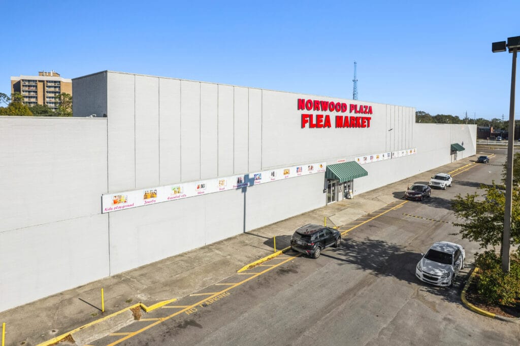Exterior view of Norwood Plaza Flea Market, showcasing the building and surrounding area in Jacksonville, FL.
