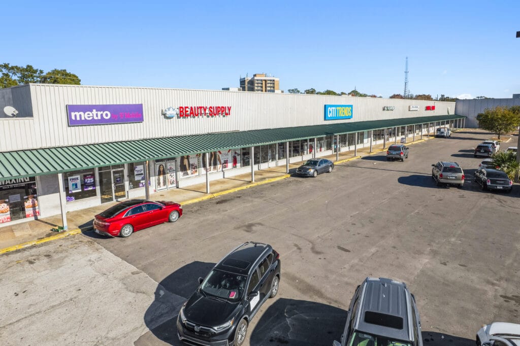 Exterior view of Norwood Plaza Flea Market in Jacksonville, showcasing the building's signage and surrounding area.