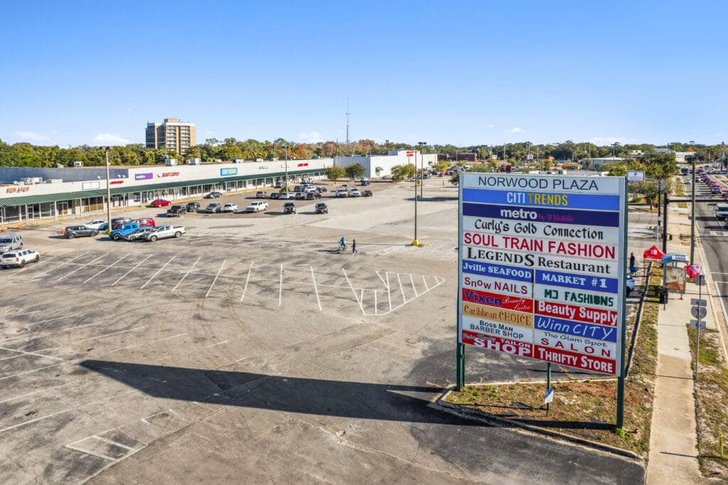 Exterior view of the Norwood Plaza Flea Market in Jacksonville, showcasing the entrance and surrounding area.
