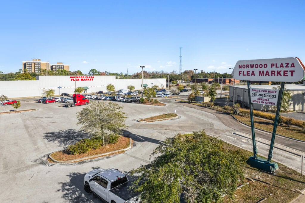 Exterior view of Norwood Plaza Flea Market in Jacksonville, showcasing the building's signage and surrounding area.