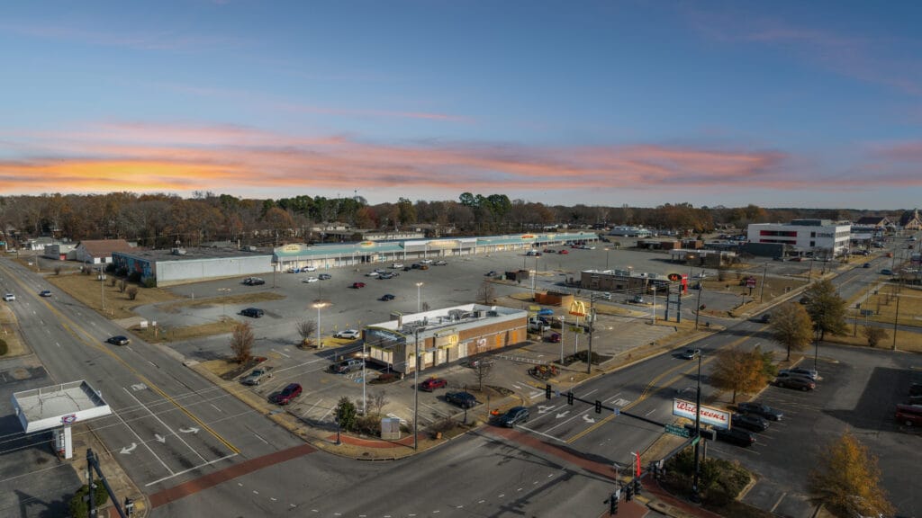 Exterior view of a commercial building located at 638 W Main St, Jacksonville, AR, showcasing its architecture.