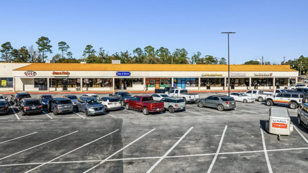 Exterior view of 229 W General Screven Way, showcasing a large building with a well-maintained lawn in Hinesville, GA.