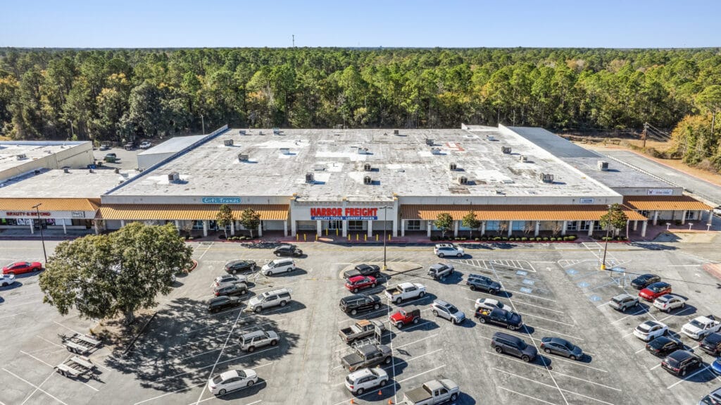 Exterior view of a commercial property at 229 W General Screven Way, Hinesville, GA, showcasing its architecture and surround
