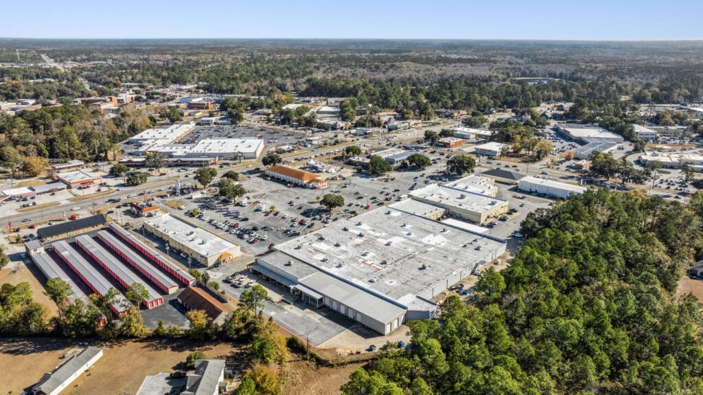 Exterior view of a commercial property at 229 W General Screven Way, Hinesville, GA, showcasing its architecture and surround