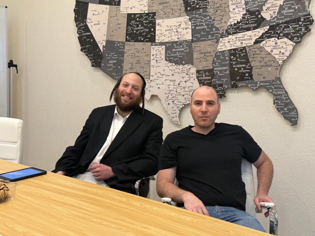 A gathering of Hasidic individuals in New York during a cooperation meeting on February 19, 2026.